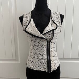 Chic Lace Zip-Up Blouse in Black and White
